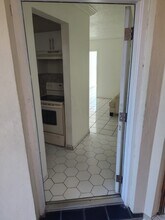 1605 NE 185th St, Unit 105 in Miami, FL - Foto de edificio - Building Photo