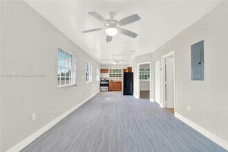 10410 NW 28th Ave in Miami, FL - Building Photo - Building Photo