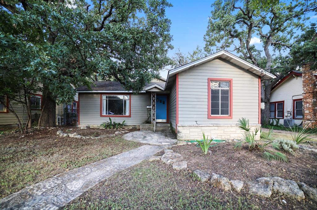 2905 Jackie Robinson St in Austin, TX - Building Photo