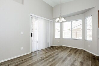 6746 E Melrose St in Mesa, AZ - Foto de edificio - Building Photo