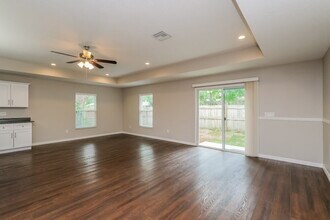 38654 9th Ave in Zephyrhills, FL - Building Photo - Building Photo