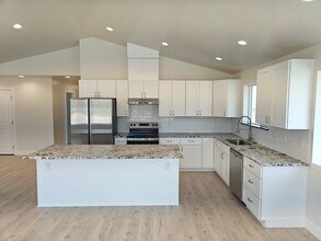 6662 S Highland Dr, Unit B in Cottonwood Heights, UT - Building Photo - Building Photo