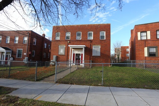 3209 Buena Vista Ter SE in Washington, DC - Building Photo - Building Photo