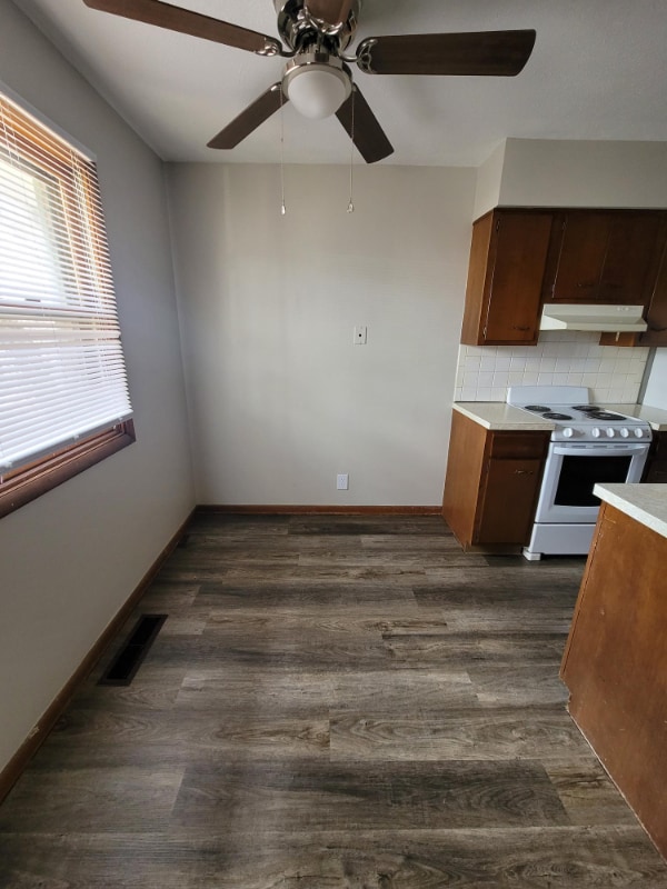 319 Pershing Ave NE in North Canton, OH - Building Photo - Building Photo