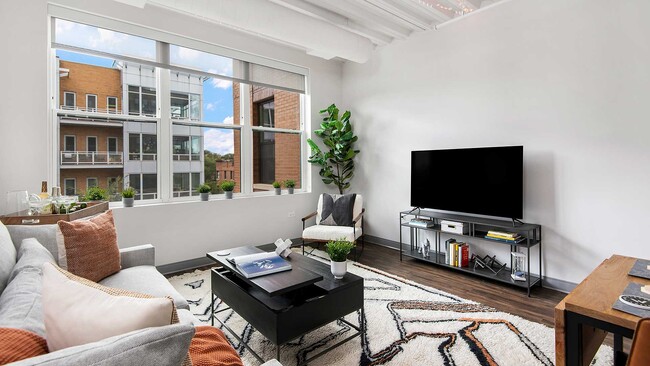 Wrigleyville Lofts in Chicago, IL - Building Photo - Building Photo