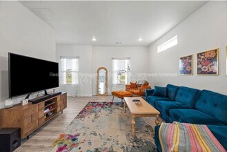 1061 Kentucky Ave in Bentonville, AR - Foto de edificio - Building Photo