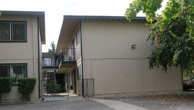 Kenrick Apartments in Yuba City, CA - Foto de edificio - Building Photo