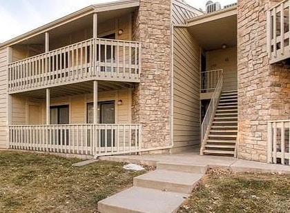 8225 Fairmount Dr in Denver, CO - Foto de edificio - Building Photo