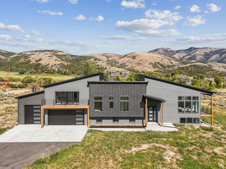 5866 N Fork Rd in Eden, UT - Building Photo