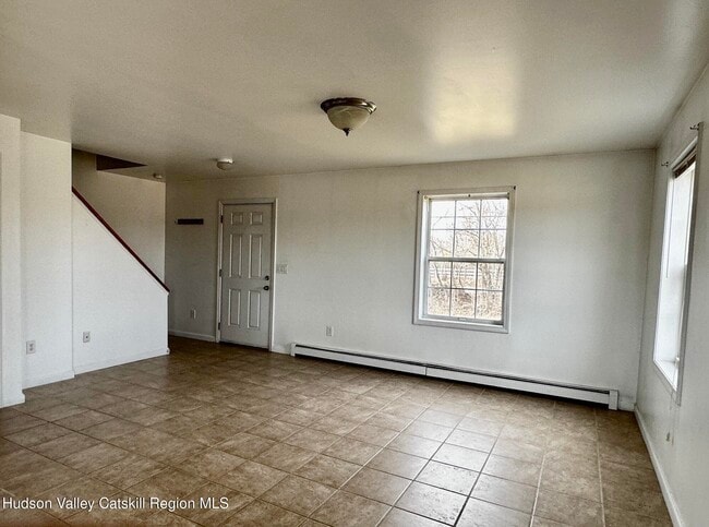 376 NY-32 in New Paltz, NY - Foto de edificio - Building Photo