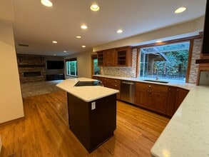 1826 Ilwaco Ave NE in Renton, WA - Building Photo - Building Photo