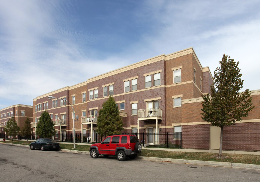 822-830 E Bowen Ave in Chicago, IL - Building Photo