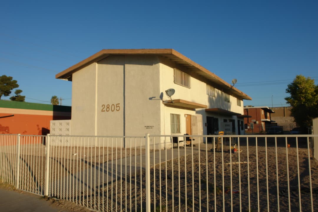 Shenandoah Square in Las Vegas, NV - Building Photo