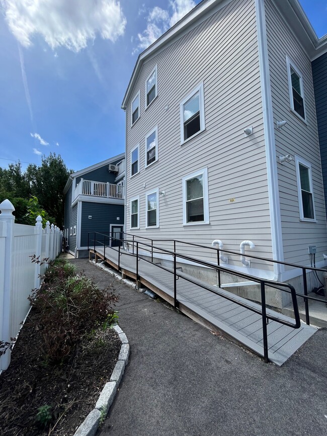 925-927-927 Massachusetts Ave, Unit 5