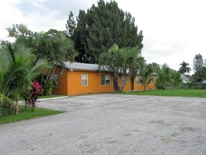 4452 Stevens Rd in Lake Worth, FL - Building Photo - Building Photo