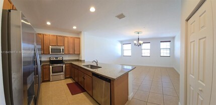 929 SW 147th Ave in Pembroke Pines, FL - Foto de edificio - Building Photo