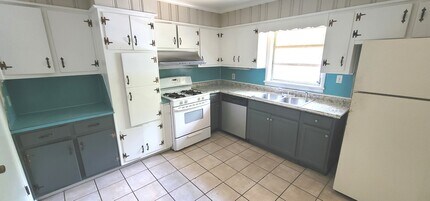 529 S Hairston Rd in Stone Mountain, GA - Building Photo - Building Photo