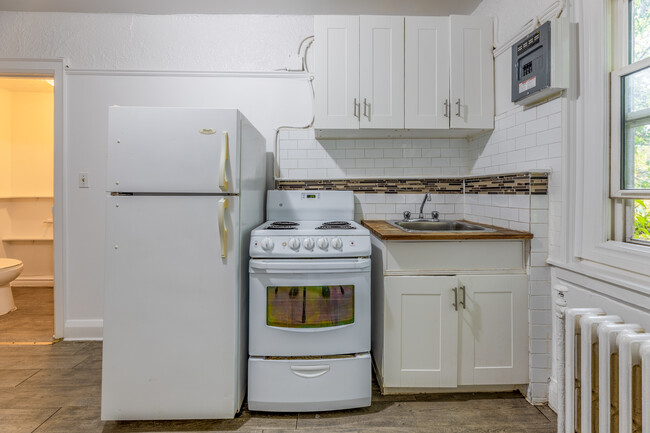 Bold Street Apartments in Hamilton, ON - Building Photo - Interior Photo