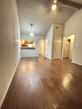 2213 E Stassney Ln, Unit B in Austin, TX - Building Photo - Building Photo