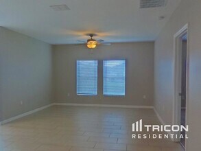 232 Garnet Ave in Kissimmee, FL - Foto de edificio - Building Photo