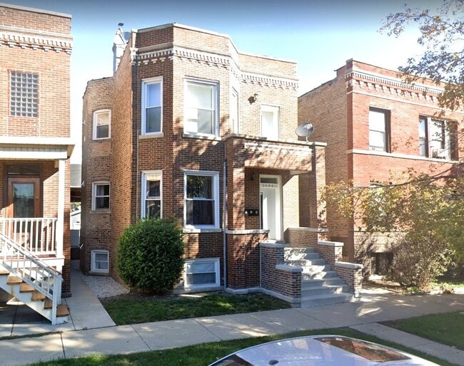 property at 2904 W Nelson St