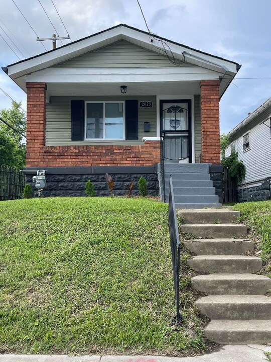 2023 Standard Ave in Louisville, KY - Building Photo