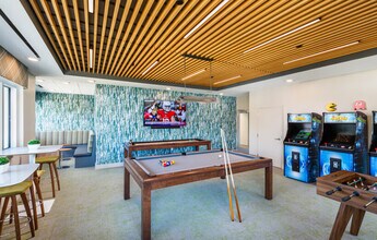 201 Sherman Rd, Unit 440 in Chestnut Hill, MA - Foto de edificio - Building Photo