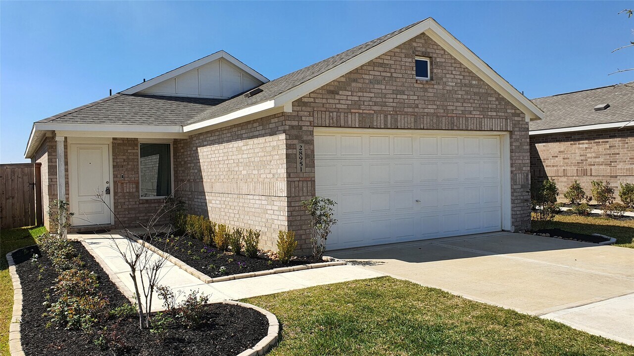 28951 Great Cyn Dr in Hockley, TX - Building Photo