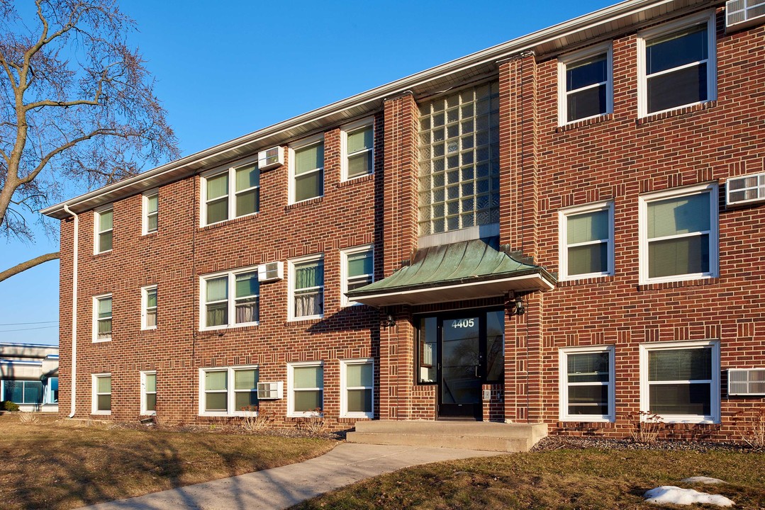 Highway 7 Apartments in Minneapolis, MN - Building Photo