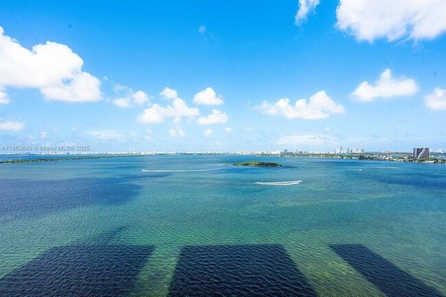 700 NE 24th St in Miami, FL - Building Photo - Building Photo
