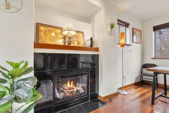 4401 SW Raymond St in Seattle, WA - Building Photo - Building Photo