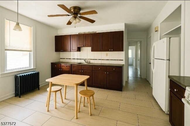 462 Leslie St in Newark, NJ - Foto de edificio - Building Photo