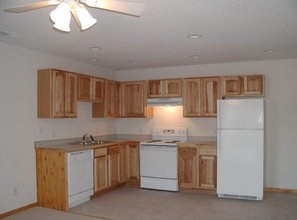 1271-1279 Pinewood Trl in New Richmond, WI - Building Photo - Interior Photo