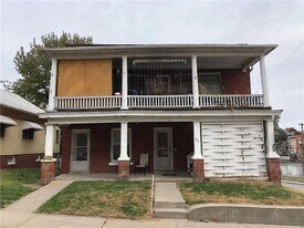 Magee Apartments in St. Joseph, MO - Building Photo
