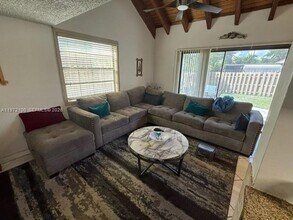 2560 Azalea Ave in Miramar, FL - Building Photo - Building Photo