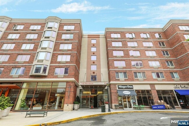 3110 City in Edgewater, NJ - Building Photo - Building Photo