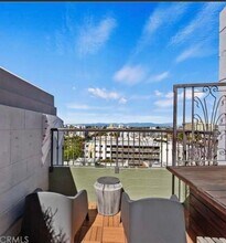 140 Linden Ave in Long Beach, CA - Foto de edificio - Building Photo