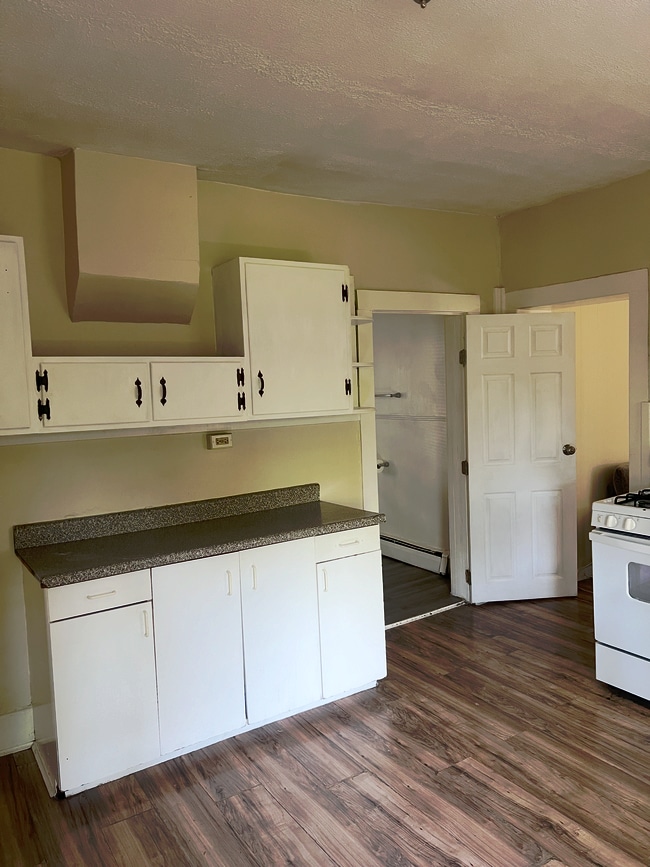 574 Clinton Ave, Unit #1 in Albany, NY - Building Photo - Building Photo