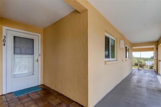 1125 Pinellas Bayway S, Unit 304 in Tierra Verde, FL - Building Photo - Building Photo