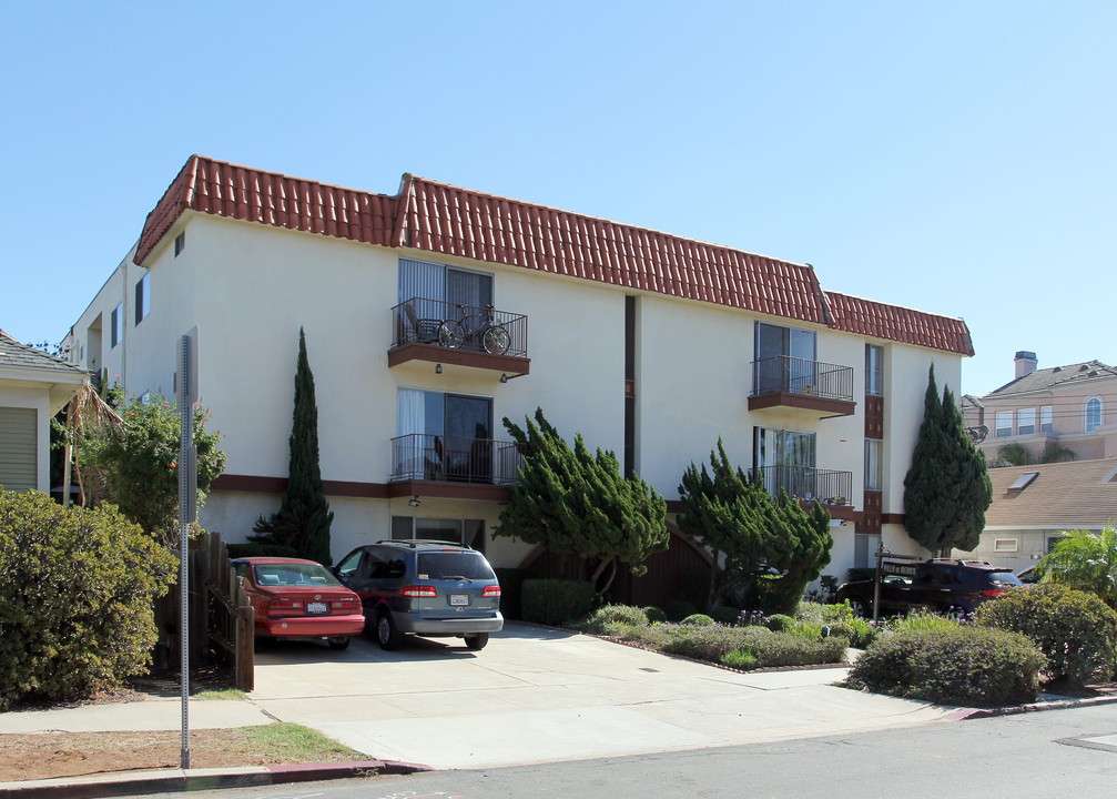 Villa De Medico in San Diego, CA - Building Photo