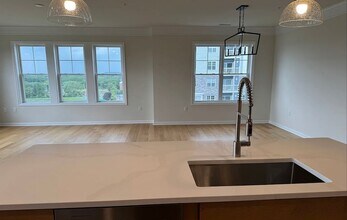 4 Stratton Dr, Unit 205 in Woburn, MA - Building Photo - Building Photo