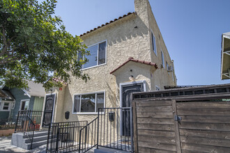 823 E 10th St in Long Beach, CA - Building Photo - Building Photo