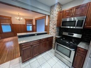 76 Cottage St, Unit Cottage Upper Apartment in Buffalo, NY - Building Photo - Building Photo