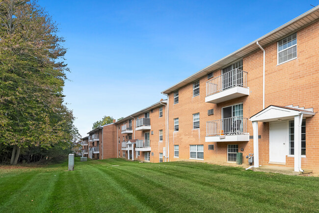 Pine Forest in North Royalton, OH - Building Photo - Building Photo