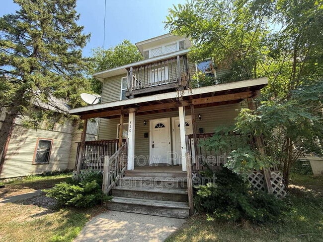 property at 820 Geneva Ave SE