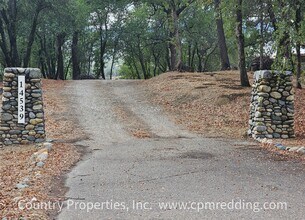 14539 Clear Creek Knolls Dr in Redding, CA - Building Photo - Building Photo