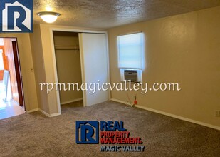 216 E Ave B in Jerome, ID - Foto de edificio - Building Photo