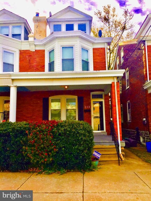 property at 253 Roxborough Ave