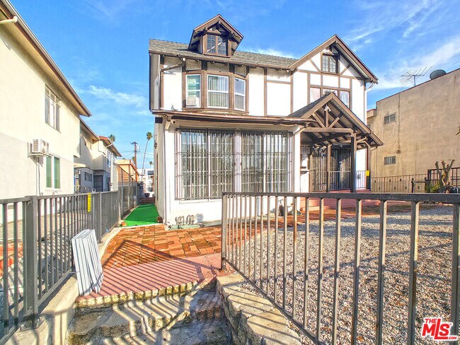 property at 336 S Wilton Pl
