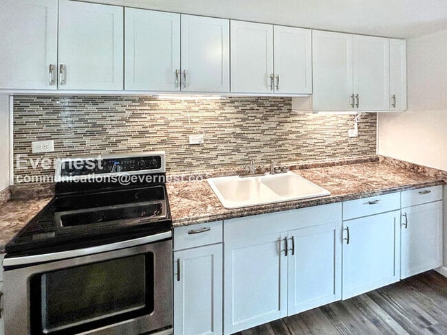 6418 McLean St in Richmond, VA - Foto de edificio - Building Photo